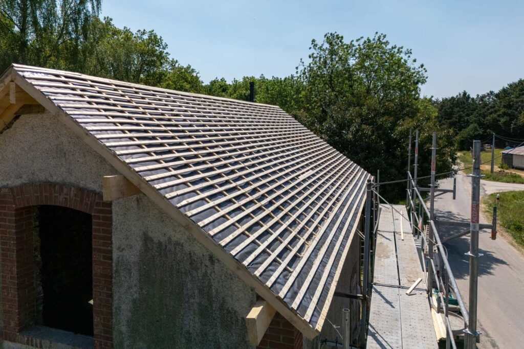 Toiture en cours de rénovation à Guipry-Messac