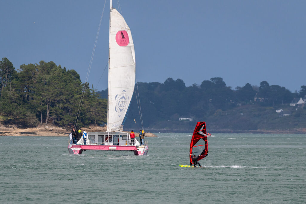 Séminaire pro de cohésion sur un catamaran dans le Golfe du Morbihan