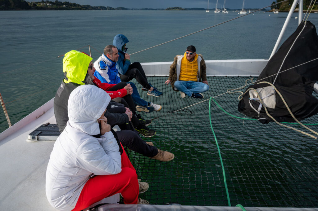 Séminaire pro de cohésion à bord d'un catamaran dans le Golfe du Morbihan