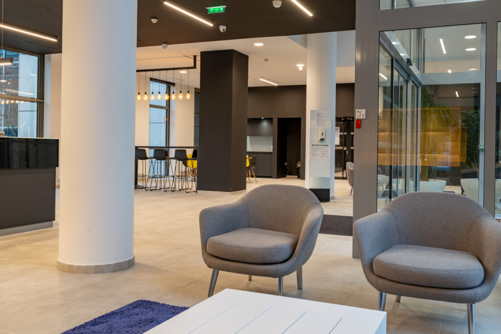 Hall accueil immobilier pro Rennes