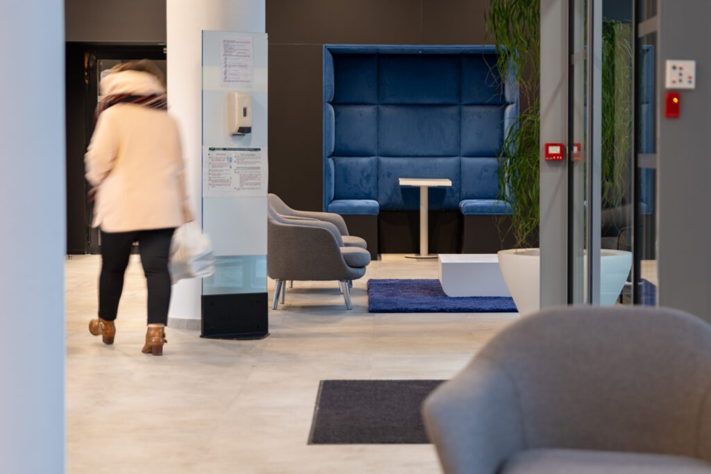 Hall accueil immobilier pro Rennes