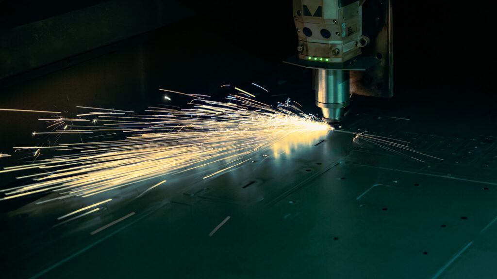 Machine de découpe laser pour tôles métalliques à Bain de Bretagne