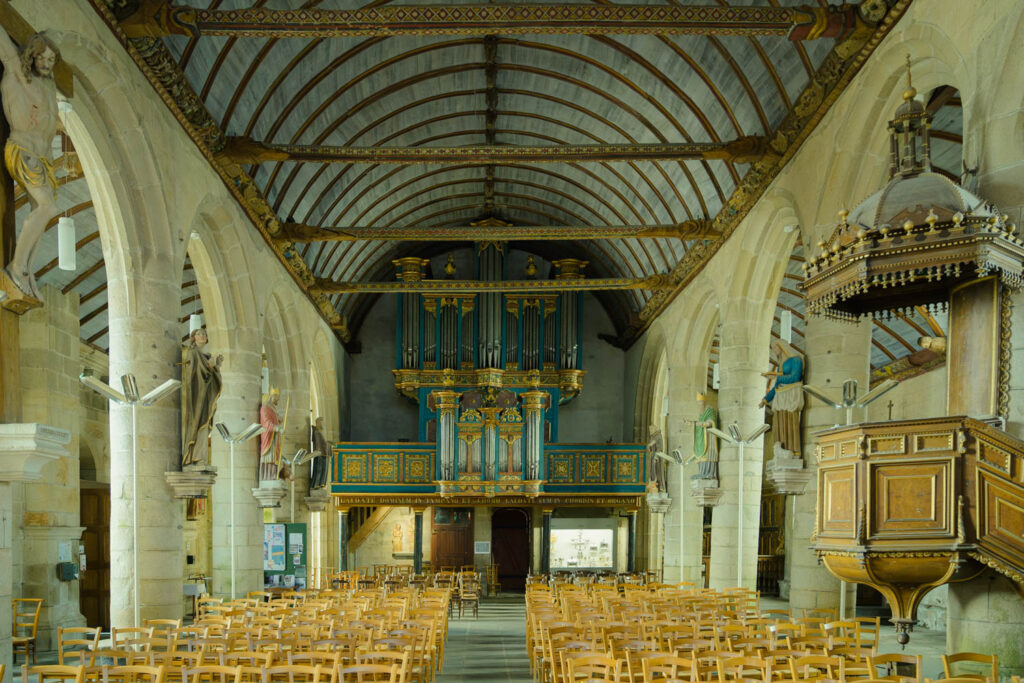 Intérieur de l'église de Pleyben